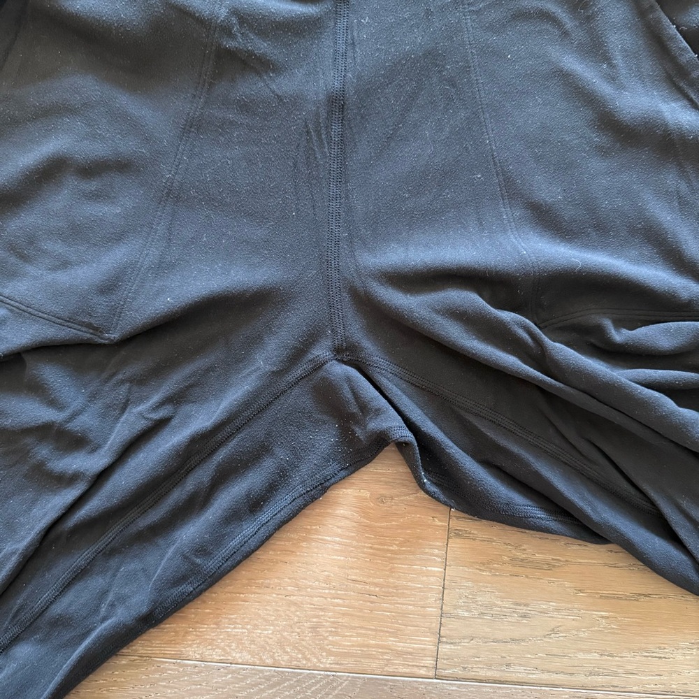 Lululemon Cropped Lounge Pants in Black - Picture 4 of 6